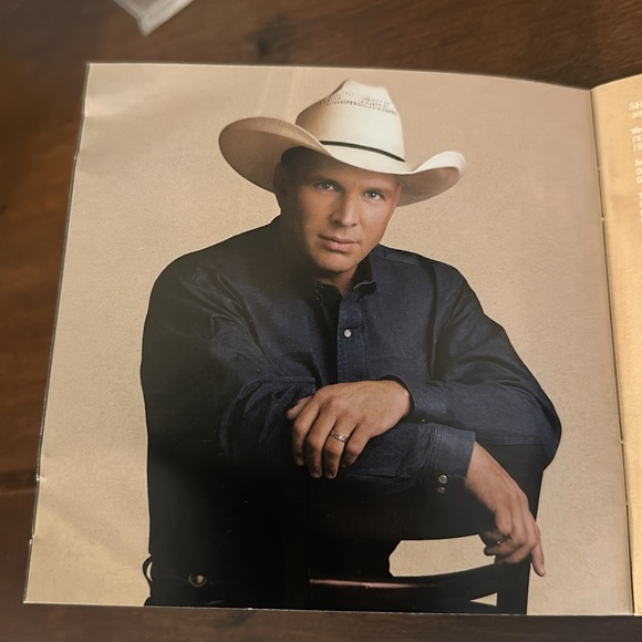 Garth Brooks the Ultimate Hits 3 disc Set - Picture 2 of 16